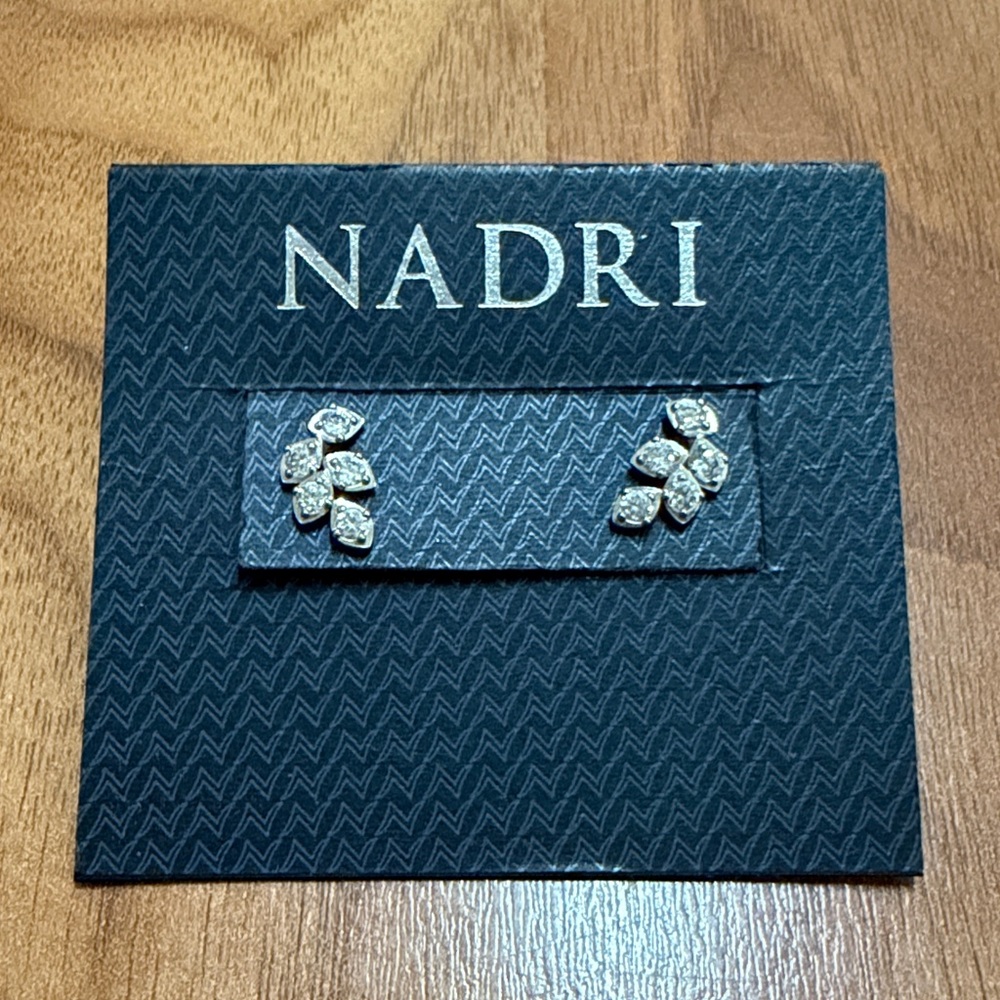 ❤️ Nadri Rhinestone Silver Tone Ear Crawler Leaf Earrings New